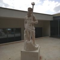 Er wacht über das Meer