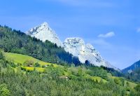 In den Bergen von Österreich liegt noch Schnee
