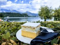Kremschnitte am Bleder See