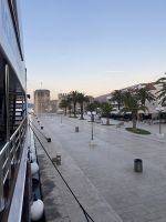 Hafenpromenade im Hintergrund Festung Kamerlengo 