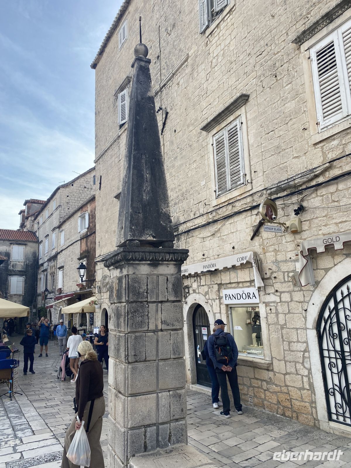 Steinsäule, als Denkmal für Gregor von Nin
