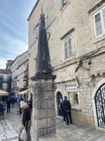 Steinsäule, als Denkmal für Gregor von Nin