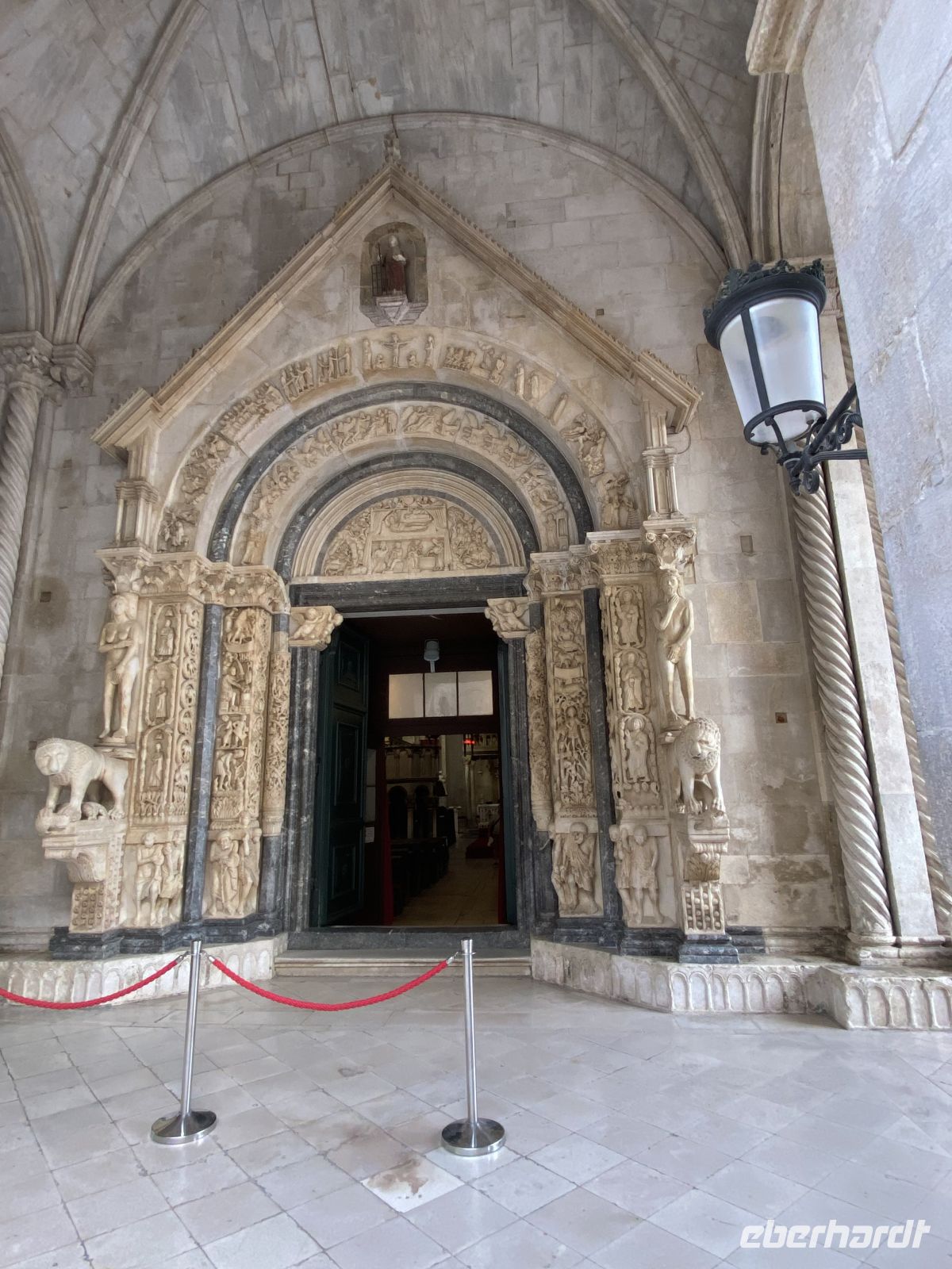 Radovan Portal Haupteingang zur Kathedrale 