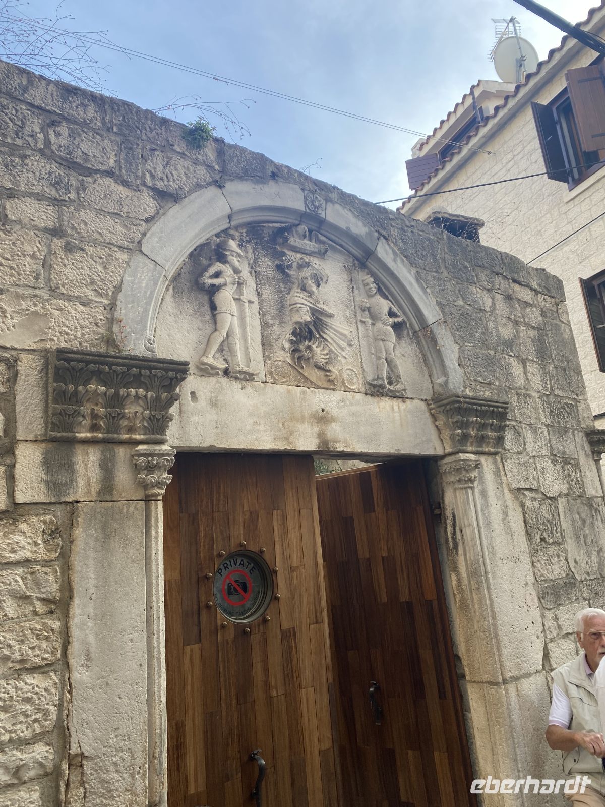 Relief in der Altstadt in Trogir