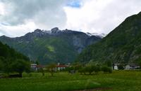 283 Soca Tal, Kanin