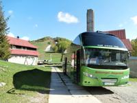 unser Bus am Hotel Jastreb in Begovo Razdolje 