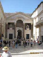 IMG_3279 Auf dem Platz Peristil