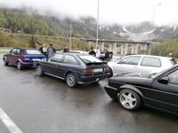 Schweizer Jugend macht Musik auf dem Parkplatz unterwegs