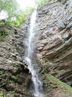 Wasserfall 30 m hoch in Zeleni Vir