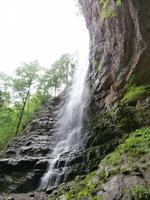 Wasserfall 30 m hoch in Zeleni Vir