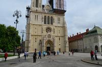 018 Zagreb, Kaptol-Platz mit Portal der Kathedrale