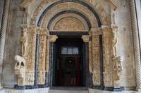 212 Trogir, Romanisches Portal des Meisters Radovan
