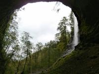 Höhle am Wasserfall Zeleni Vir