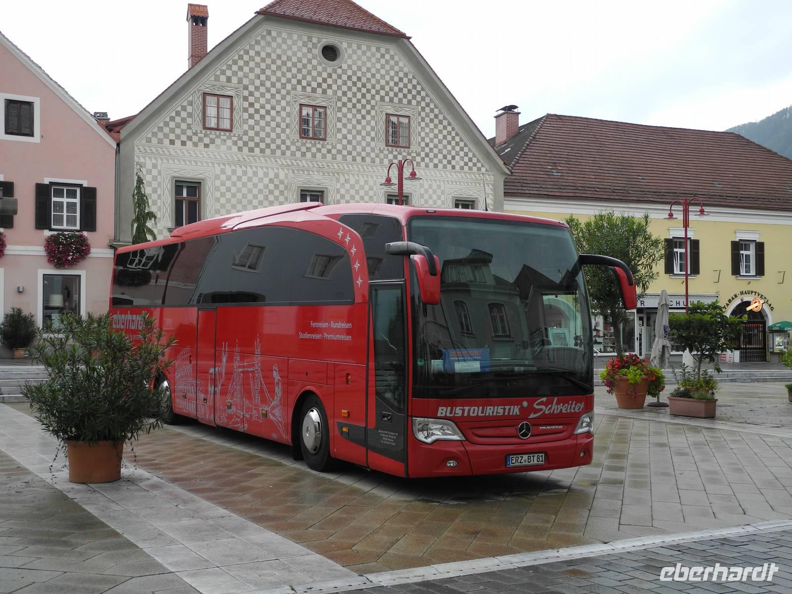 Unser Buspatkplatz in Österreich, vor dem Hotel Frohnleiten