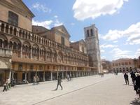 Ferrara, Dom mit Händler-Loggien