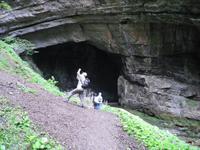 Vor der Höhle