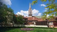 Vor der Kathedrale von Zagreb