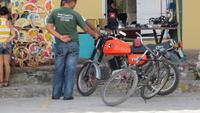 0520 Fahrt nach Trinidad - Rundgang in Sancti Spiritus - eine MZ
