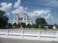 Mafia-Schloesser saeumen den Prado 