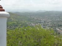 Holguin im Regenschleier