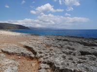 Die felsige Küste im Süden bei Guantanamo