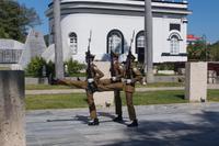 Wachwechsel an den Gräbern von José Martí und Fidel Castro