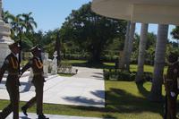 Wachwechsel an den Gräbern von José Martí und Fidel Castro