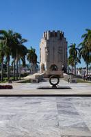 Das Grab José Martís. José Martí ist darin aufrecht stehend begraben und ein Sonnenstrahl soll täglich auf ihn herabfallen, denn er wollte nicht im Dunkeln stehen