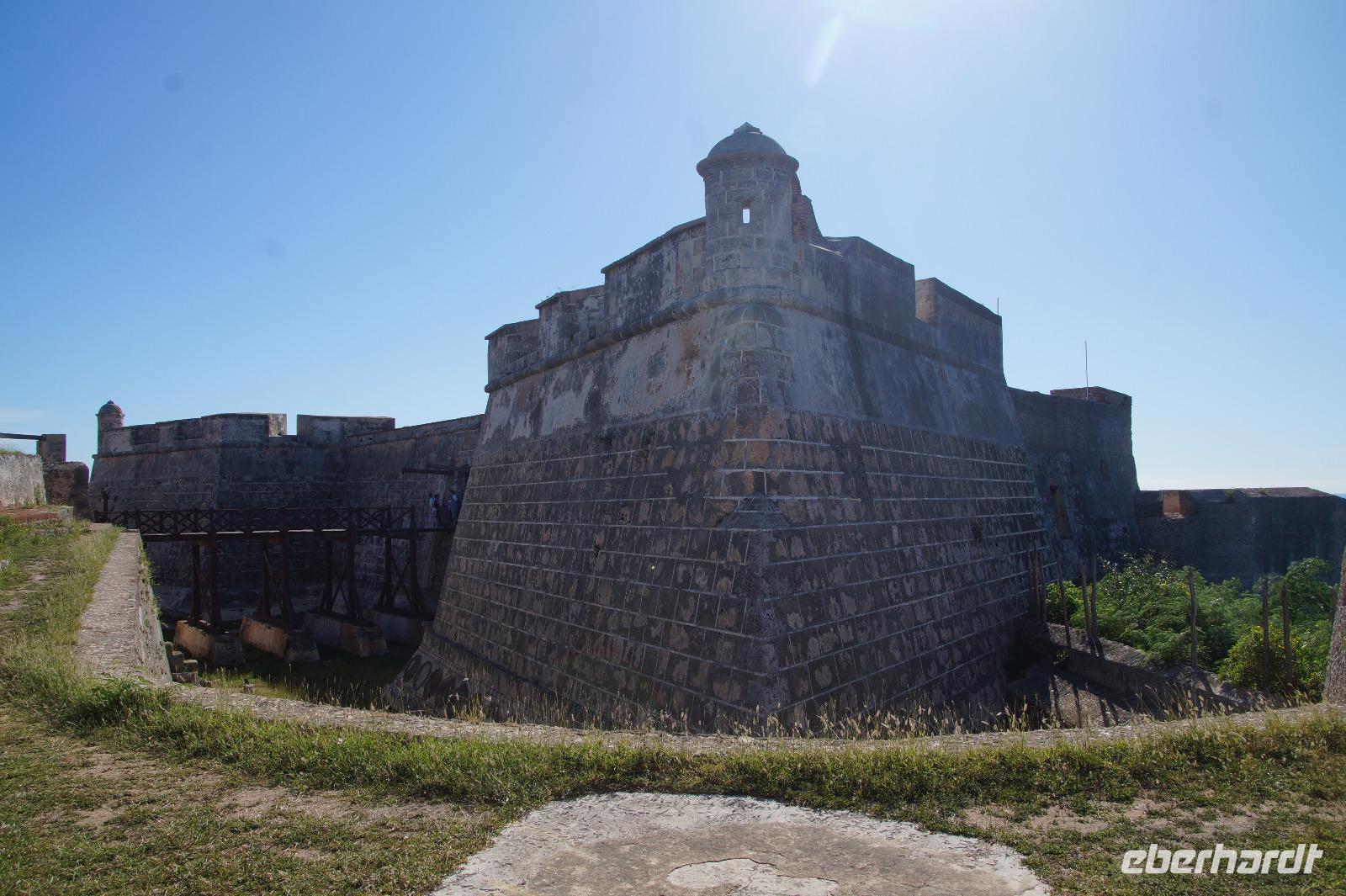 El Morro, Graben der Landseite und Zugang