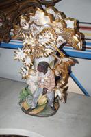 Eine Szene aus Onkel Toms Hütte in Porzellan