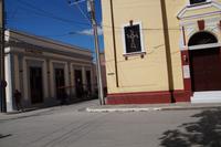 Bar de la Esquina (Bar an der Ecke) und Täuferkirche, Bayamo