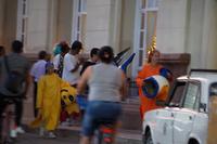 Auf dem Weg zum Karnevalszug, Camagüey 