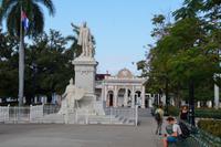 José Martí über der Allegorie der Republik Kuba, im Hintergrund Kubas einziger Triumphbogen