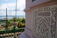 Das Motto der Alhambra am Palacio de Valle