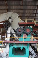 Mannsgroße Zahnräder in der ehem Zuckerfabrik von Caibarién