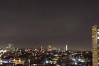 Havanna bei Nacht, Mitte rechts hell erleuchtet das José Martí-Denkmal