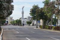 Vierspurige Hauptverkehrsachse auf dem Friedhof von La Habana 