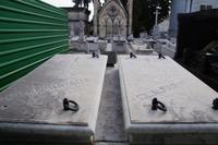 Die Gräber sind geschlossen (Clausurada) - das heißt die Familie ist auf Kuba ausgestorben und verwendet die Gruft nicht mehr