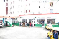 Schlange vor Geschäft