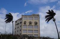 Julio Antonio Mella, Camilo Cienfuegos und Ernesto Guevara zieren da HQ des kommunistischen Jugendverbandes von Kuba