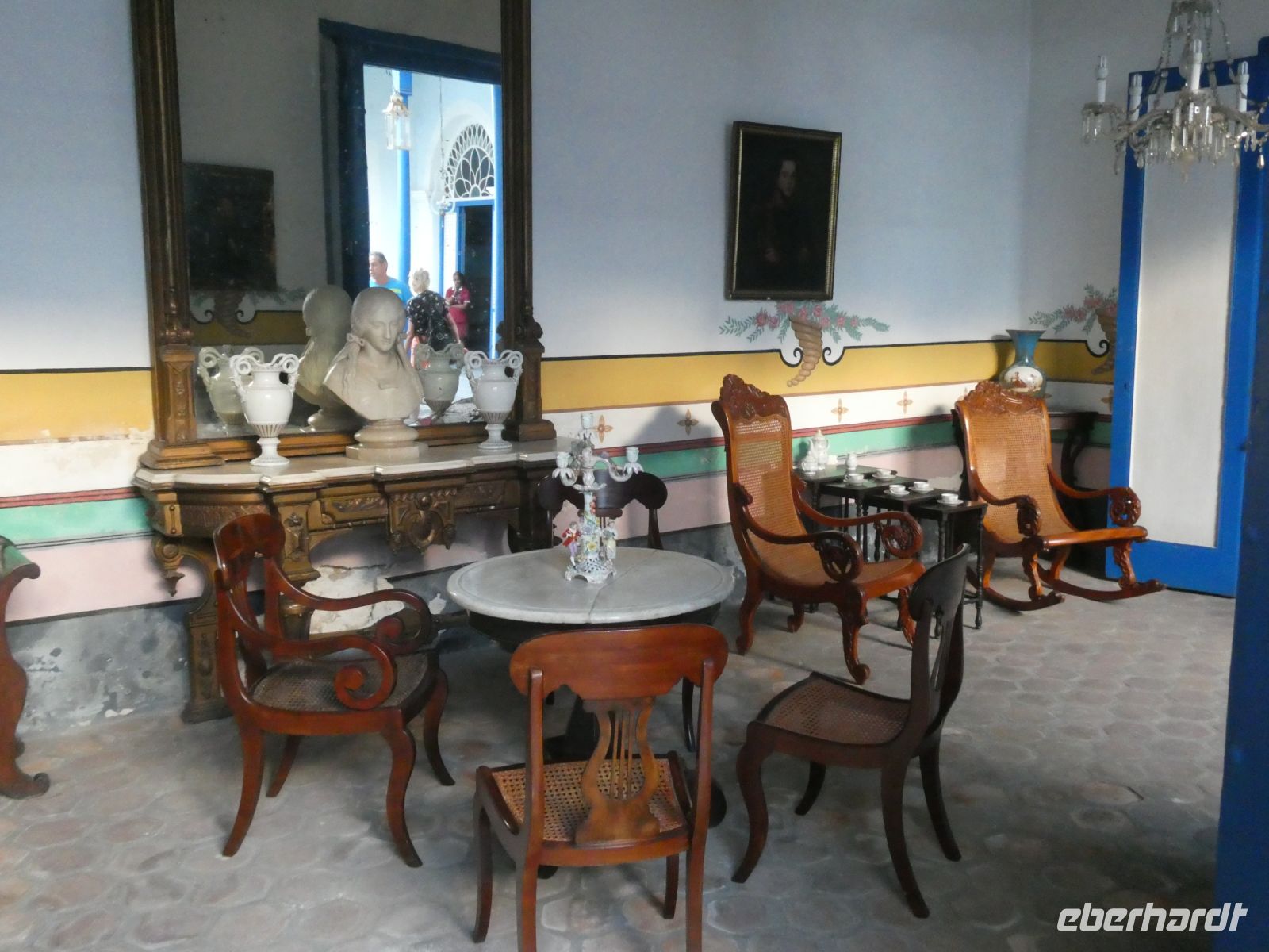 koloniales Mobiliar vom Feinsten