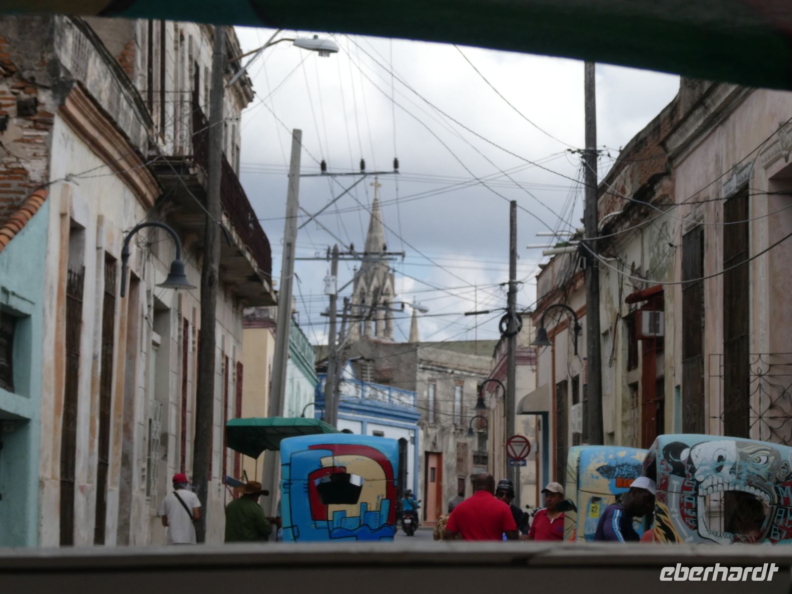 unsere Bicitaxis im Gewimmel