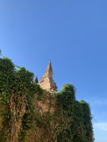 Die namensgebende Kirche neben dem Hotel