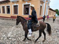 Trinidad - der Reiter mit Sporen an den weißen Gummistiefeln