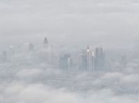 Abflug - Frankfurt, Stadt im Nebel