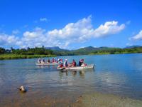 romantische Bootsfahrt auf dem Rio Toa