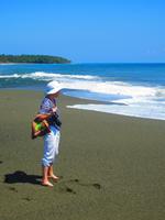 entspannender Spatziergang am Strand