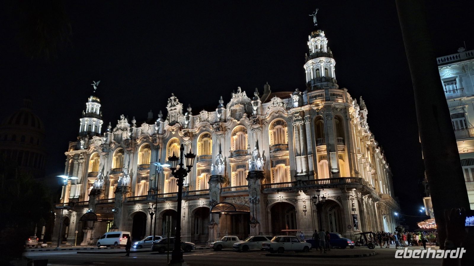 Havanna: Nationaltheater mal kurz beleuchtet