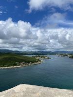 Buch von Santiago de Cuba mit der Insel Cayo Granma