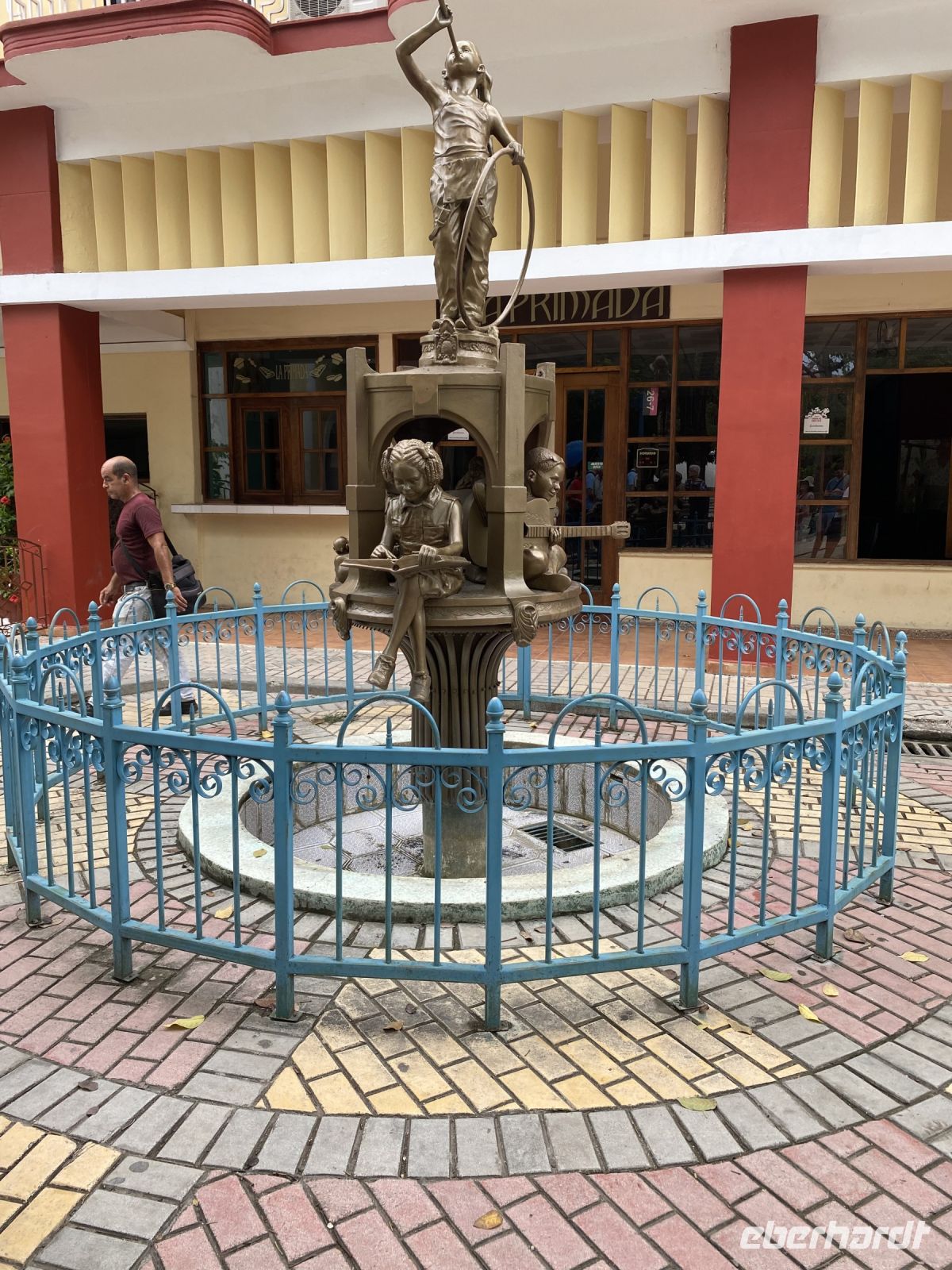 IMG_7802.JPGBrunnenfigur 